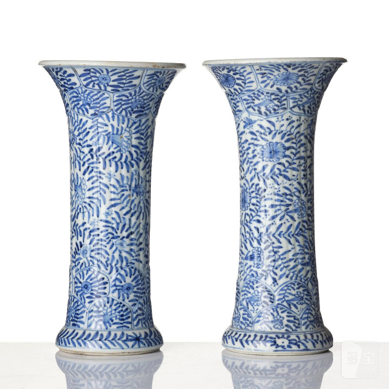 A pair of blue and white 'floral' vases, - 图2